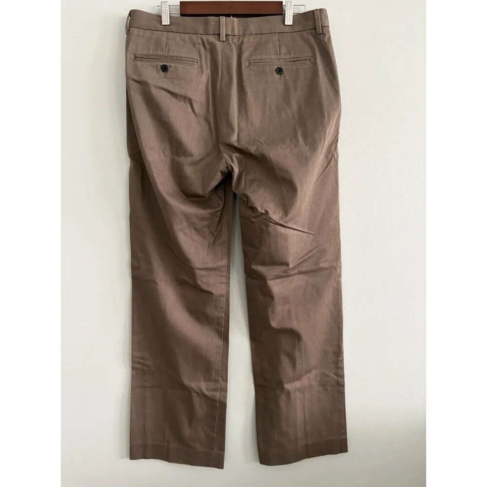 GAP Chino Pants Mens 34 x 32 Straight Fit Casual Work Wear Flat Front Khaki SPOT